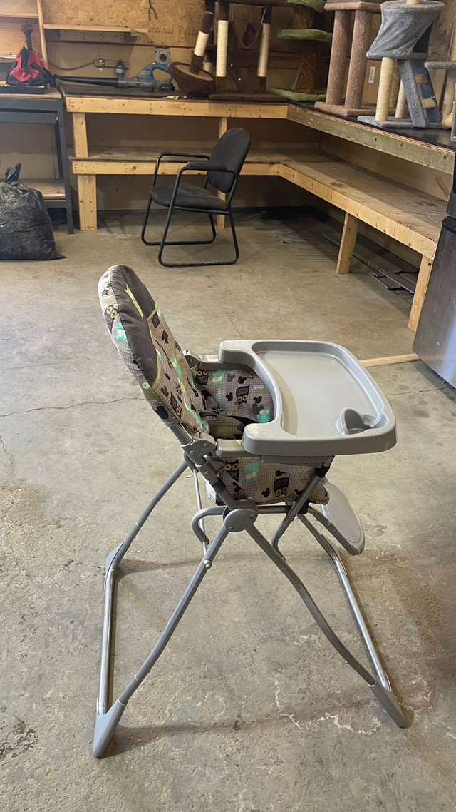 Baby high chair  in Clothing - 2T in Red Deer