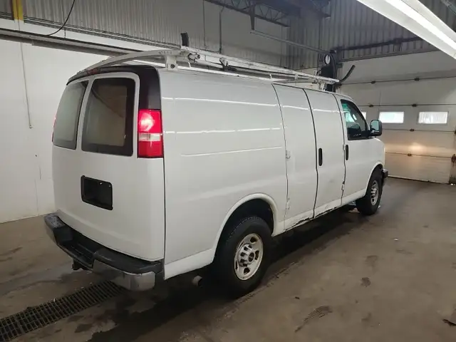 2017 GMC SAVANA VAN 2500 8 CYLINDER in Cars & Trucks in Ottawa - Image 4