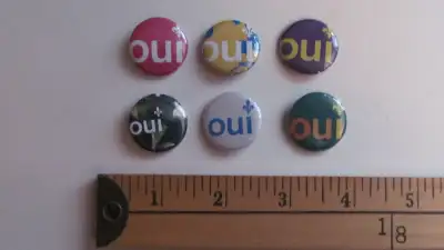 6 macarons referendum OUI quebec election politique 1995, View more