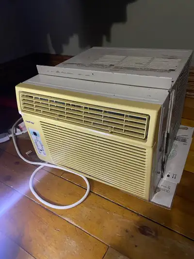 Stay cool this summer with this Kool King window air conditioner! It's seen a few summers, so it's i...