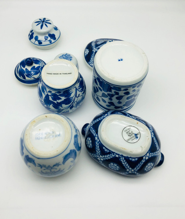 Lot of 4 Vintage ceramic Blue and White Ginger jars in Arts & Collectibles in Oshawa / Durham Region - Image 3