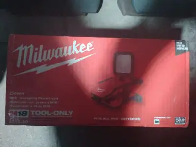 Milwaukee M18 ROVER Clamping Flood Light, View more