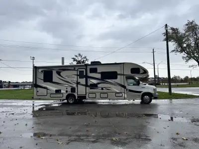 Embark on unforgettable adventures with this used Jayco Greyhawk, a robust and reliable Class C moto...