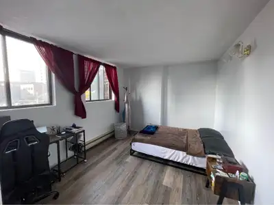 Spacious Room for Rent in a 2 bedroom apartment near tunney’s pasture – $950/mo All Inclusive except...