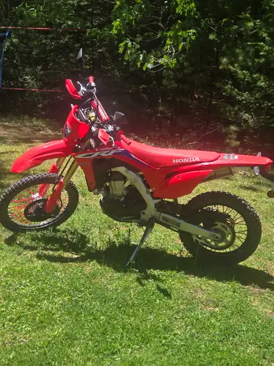 Very low kms. 417km dual sport Inspected Everything is stock other then spoke covers, and it was con...