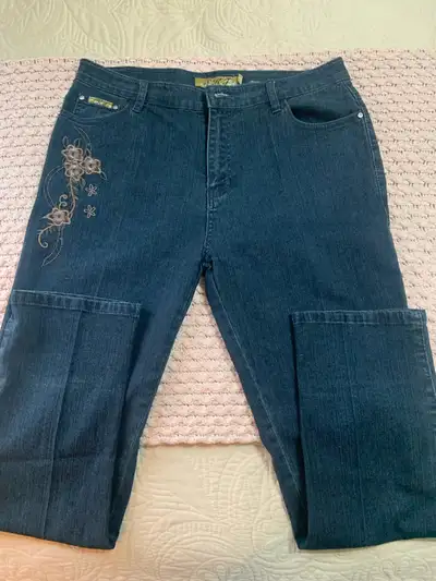 WOMEN’S  S. R. T JEANS ! SIZE 34 ! BRAMPTON !, View more