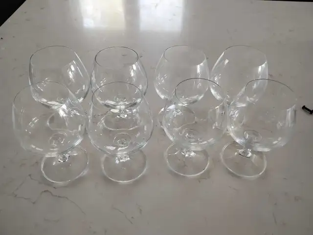Wine glass605939134240532482