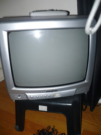 OLDER INSIGNIA 14 INCH TV FOR THE COUNTER / SMALL SPACE LIKE NEW