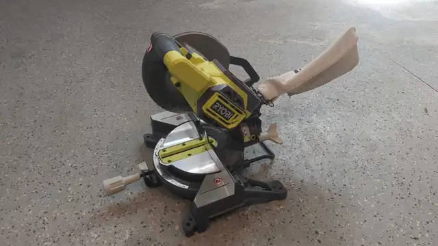 Ryobi Miter Saw in Power Tools in Oakville / Halton Region - Image 3