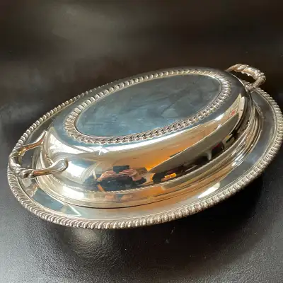 Vintage 80s W.M.Rogers Silverplate Oval 12" Covered Serving Bowl