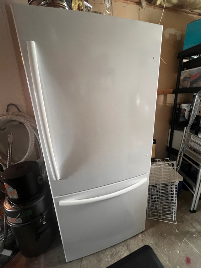 Poêle et réfrigérateur  dans Réfrigérateurs  à Rimouski / Bas-St-Laurent - Image 3