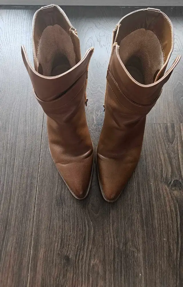Soul by Naturalizer Women's Mocha Ankle Boots, Size 7.5 in Women's - Shoes in City of Toronto - Image 4