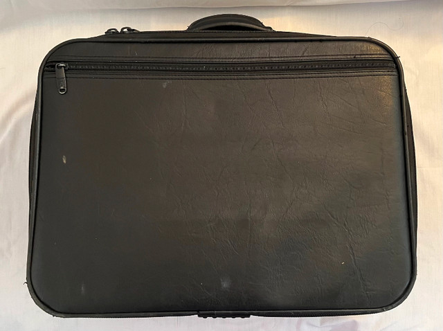 Case Logic Leather Laptop Bag, multiple compartments extra case in Laptop Accessories in Regina - Image 2