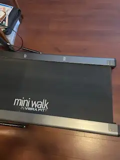 Electronic treadmill, it adjust automatically to your walking/running speed and intensity. Foldable...