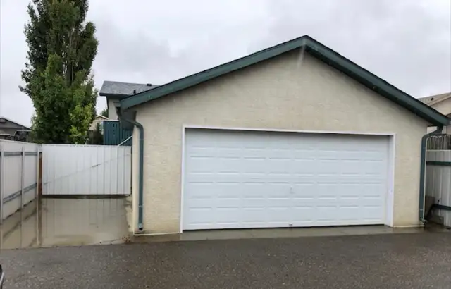 Storage garage for rent 22x22 West 