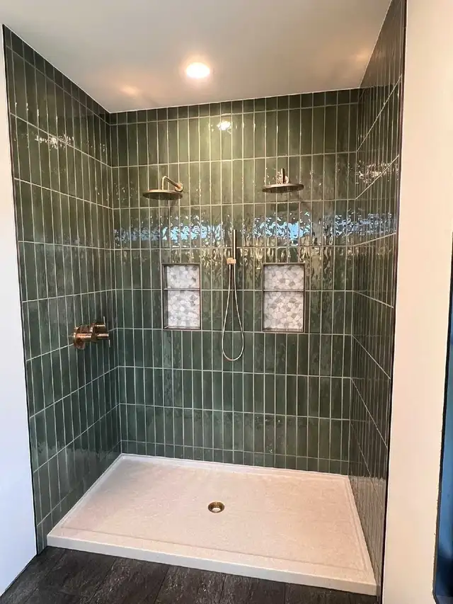 Tile installer 476380019850618883