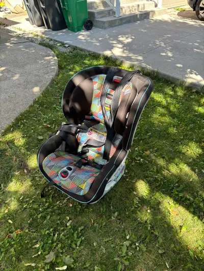Baby car seat in amazing condition, 2 available: picture 1 and 2 are different.