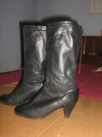 WOMEN'S LEATHER BOOTS  -  2 PAIRS