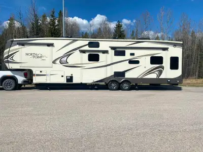 2019 Jayco North Point 377RLBH NO DETAIL SPARED With luxurious details and smooth towing, the North...