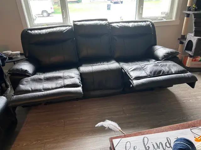 Reclining Couch and Loveseat in Couches & Futons in Strathcona County - Image 2