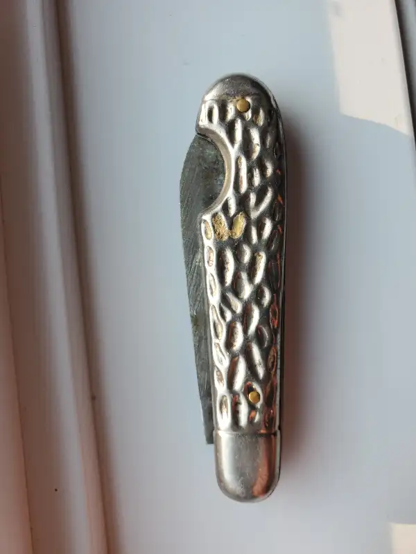 Vintage Folding Pocket Knife Shield Emblem - Two Blades in Arts & Collectibles in Winnipeg - Image 8