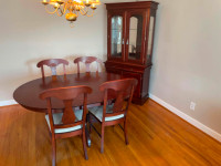 Small/mid-sized dining set