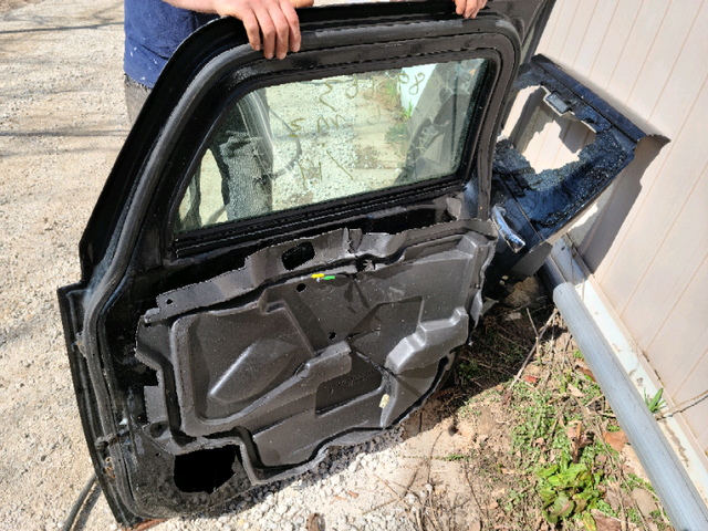 H3 HUMMER DOORS $125 each while they last! Room of H3 Parts! in Other Parts & Accessories in Owen Sound - Image 5