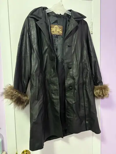 Very nice long jacket Size small but runs big With buttons and two pockets