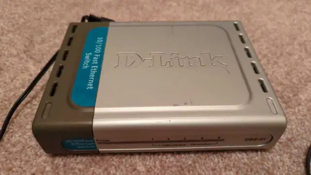 D-Link DSS-5+ 5-Port 10/100 Switch, Desktop in Other in Edmonton - Image 2
