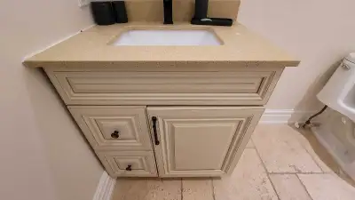 Premium Quality Bathroom Vanity with Quartz Counter - 30 INCH Premium materials with country Maple d...