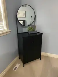 Dresser with mirror 