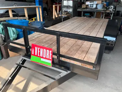 Fabrication récente, 2 essieux de 3500lbs chacun, dimension 66 x 144 pouces, frame en 2 x 6 acier, d...