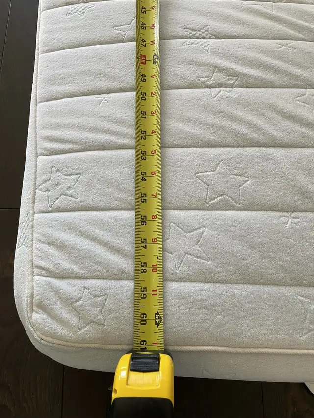 Toddler mattress with protector in Bedding in Oakville / Halton Region - Image 3