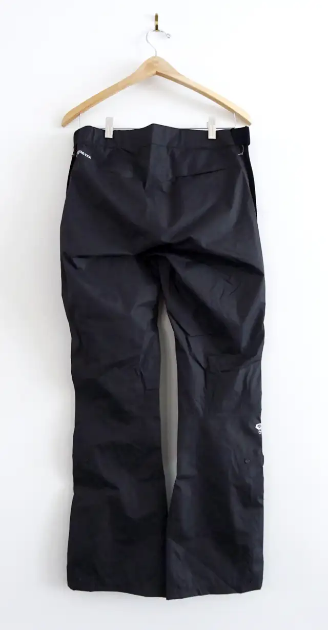 Ladies’ Small MOUNTAIN HARDWEAR Gore-Tex snow pants - NEW w/tags in Women's - Bottoms in Markham / York Region - Image 4