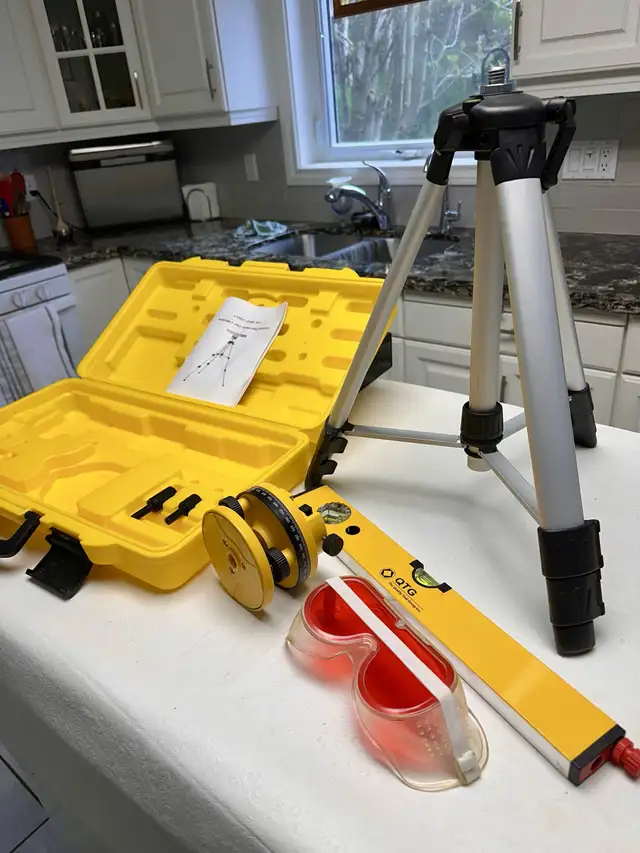 Laser Level Kit - QTG (Unused) in Hand Tools in Kitchener / Waterloo - Image 3