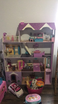 Maison de Barbie et accessoires 