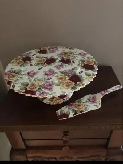 Royal Elfreda Country Rose footed Cake platter with server Set, View more