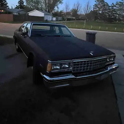 305 V8 159,000km runs and drives great don’t see much in Saskatoon or really anywhere looking also f...