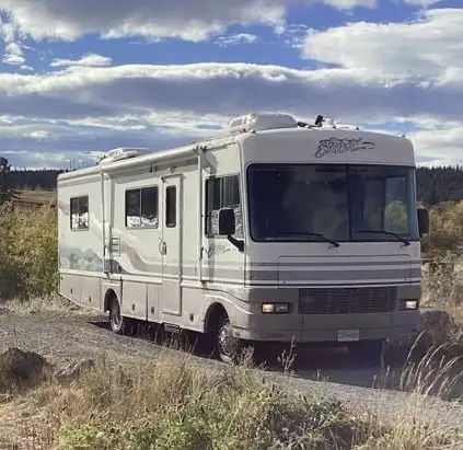 1999 Fleetwood Storm Motorhome in RVs & Motorhomes in Williams Lake - Image 3