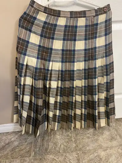In almost brand new condition, from smoke free and pet free home. FCFS, etranfer is acceptable. Size...