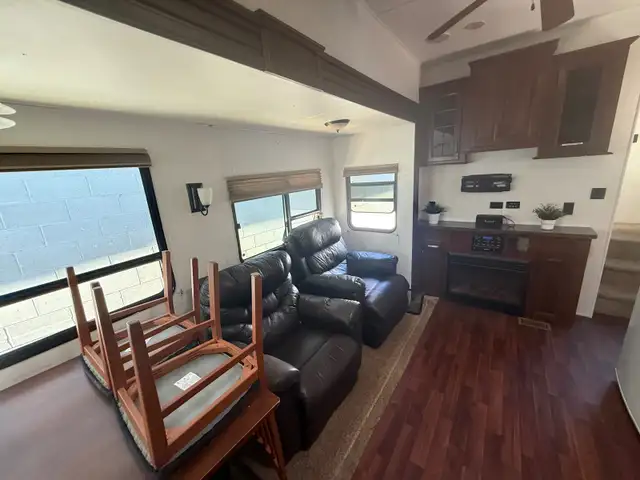 2013 Sierra- all season, 36 ft fifth wheel RV (home on wheels) in RVs & Motorhomes in Richmond - Image 7