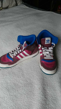 High top Adidas running shoes - size 9