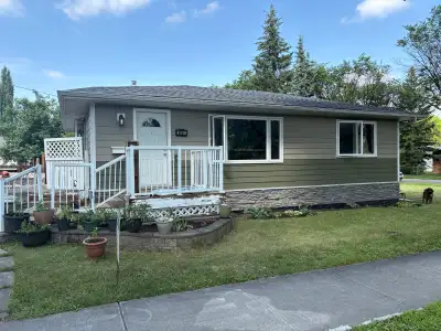 Live your best life in King Edward Park meters away from the Bonnie Doon LRT, Mall. Safeway, and Mak...