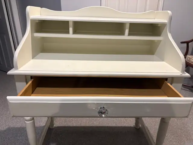 antique desk in Desks in Markham / York Region - Image 2