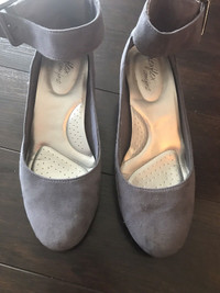 Women’s size 9 1/2 wide shoes