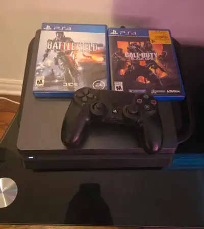 Playstation 4 avec 2 jeux Battlefield 4 et Call of Duty black ops 3 1 manette, le chargeur et le cab...