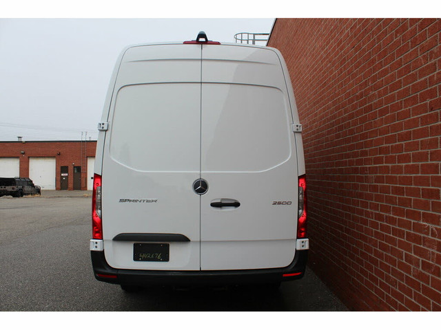 2022 Mercedes Sprinter Cargo Van 2500. No accidents. V4. 3 seats in Cars & Trucks in Mississauga / Peel Region - Image 3