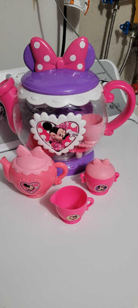 Minnie Mouse tea set