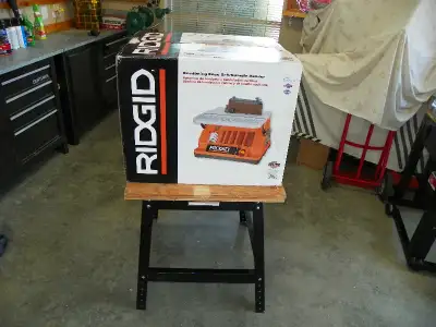 FOR SALE RIDGID OSCILLATING EDGE BELT/SPINDLE SANDER MODEL EB 4424 - NEW IN BOX .INCLUDES METAL CENT...