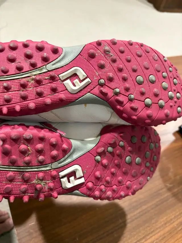 women’s size 8 golf shoes  in Golf in Guelph - Image 4